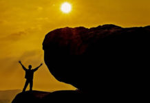 굴러온 돌 박힌 돌 뽑는 역사