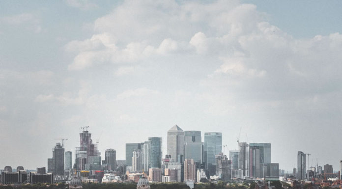 ‘자본주의’의 중심에서 ‘자유’를 외치다