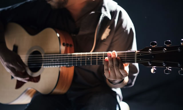 찬양팀의 여정: 공동체적인 전문성 관리 1 – 악기