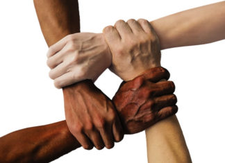 우린 어딜 가나 이방인