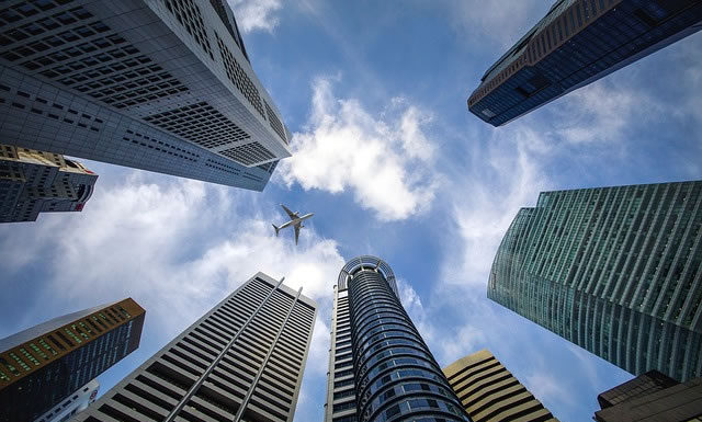 모든 가정과 도시 그리고 이 땅 전체와 함께 하소서