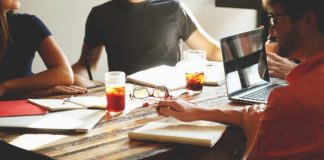 직원의 스트레스 관리와 해결에 도움 줘