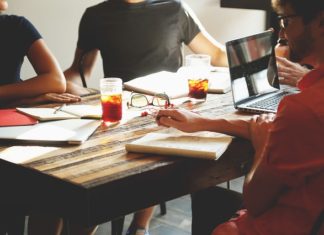 직원의 스트레스 관리와 해결에 도움 줘