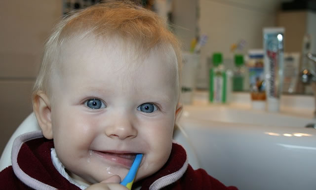 입 가에 흐르는 검은 물