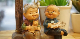 “즐겁게 춤을 추다가 그대로 멈춰라!”