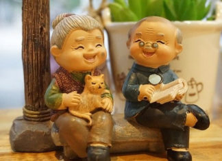 “즐겁게 춤을 추다가 그대로 멈춰라!”