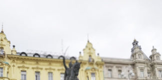 “여행은 나 자신의 현재를 사는 일”