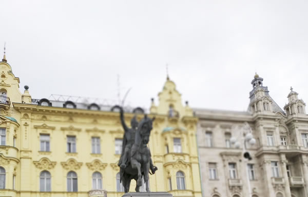 “여행은 나 자신의 현재를 사는 일”
