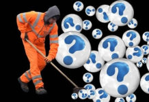 온갖 잡동사니로 가득 찼네요