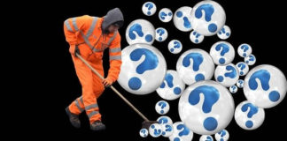 온갖 잡동사니로 가득 찼네요