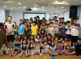 목숨 내놓고 고속도로 달려 캠프로!