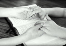 새로운 정부 위해 계속 기도 해야