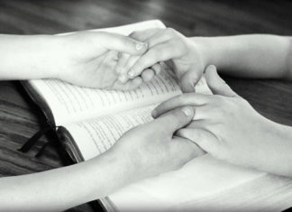 새로운 정부 위해 계속 기도 해야