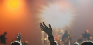 ‘경연’보다 ‘공연’이 좋다