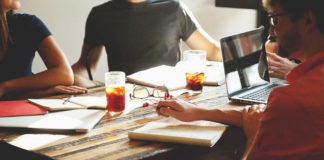 “동생, 질문이 있는데 너 왜 예수를 믿냐?”