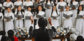 “예배가 먼저입니다”