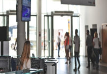 영접 기도 쪽지가 발견되면 사형감이라는 사실을 알고도 받아