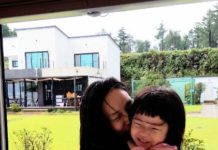 더 많이 놀게 하고 더 많이 안아주라