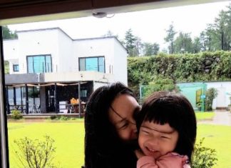 더 많이 놀게 하고 더 많이 안아주라