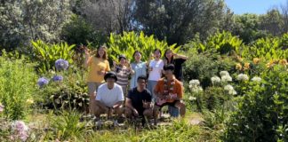 “사랑하기 어려워하는 이 시대에”