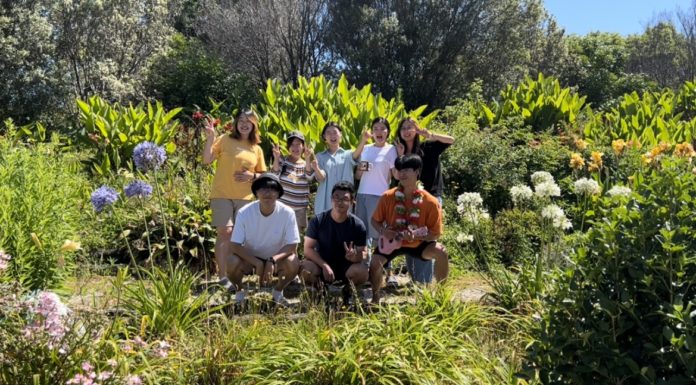 “사랑하기 어려워하는 이 시대에”