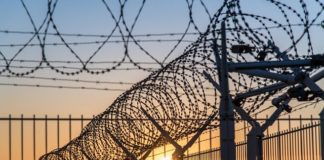 주체 사상의 ‘기독교적인 민중구원사상’의 모순