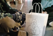 시내 거리에서의 작은 나눔