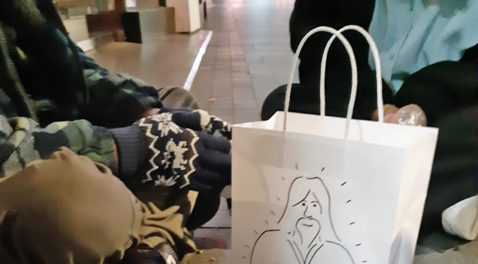 시내 거리에서의 작은 나눔