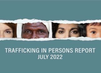 “포로 된 자에게 자유를, 갇힌 자에게 놓임을 선포하며”