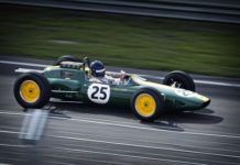 갓길로 달린 놈