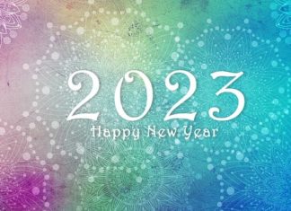 바닷가로 모여드는 사람들