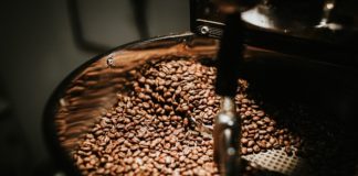 새벽 제빵소 향기보다 더 고소한 커피 로스터리