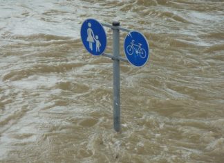 홍수와 태풍 피해 입은 지역 복구 되길