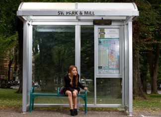 오지 않는 버스를 기다리며