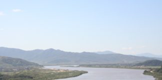 두만강은 흐른다!