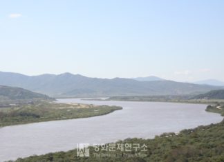 두만강은 흐른다!
