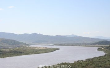 두만강은 흐른다!