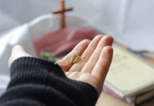 아기가 태어나서 가족이 되고 나라가 된다