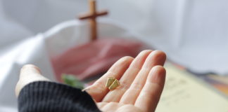 아기가 태어나서 가족이 되고 나라가 된다