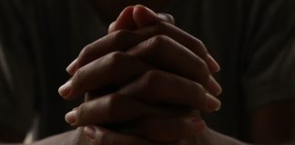 “기도하고 들으십시오”