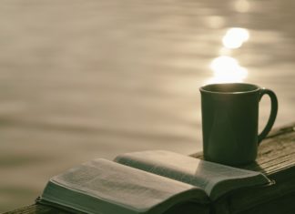 커피 테이블이 예배라면