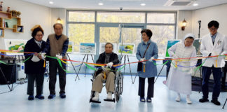 그림 전시회로 갈음한 장례식