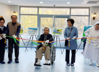 그림 전시회로 갈음한 장례식