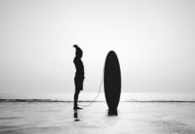 거대한 벽 앞에서