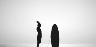 거대한 벽 앞에서