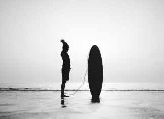 거대한 벽 앞에서