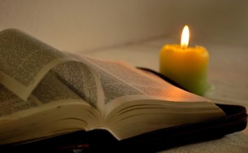 “The God who gives life to the dead 죽은 자를 살리시며”