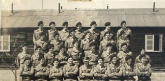 재한 유엔공원에 벤치 기증한 뉴질랜드 참전군인 및 윌슨 가족