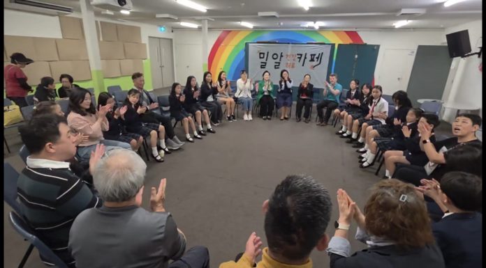 밀알 건강하루카페: 축제 같은 바자회