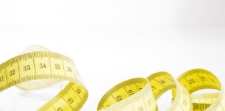 “다리통 좀 재봅시다”